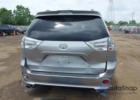 2018 Toyota Sienna Se 8 Passenger z USA, uszkodzony, nr VIN 5TDXZ3DC9JS925501